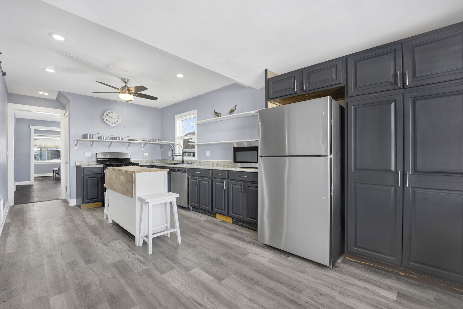 5942 W Thorndale Avenue Unit: 1
