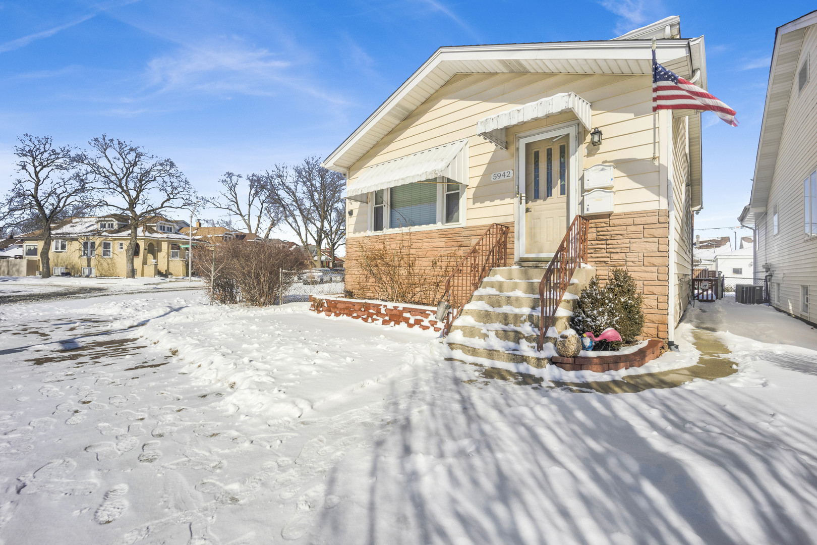 5942 W Thorndale Avenue Unit: 1