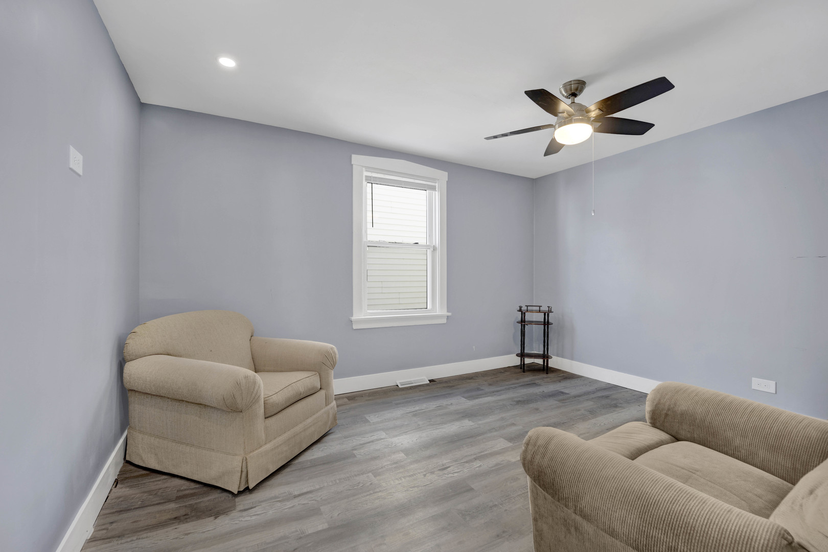 5942 W Thorndale Avenue Unit: 1