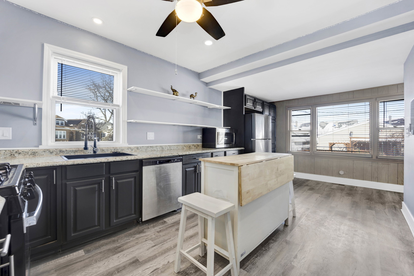 5942 W Thorndale Avenue Unit: 1