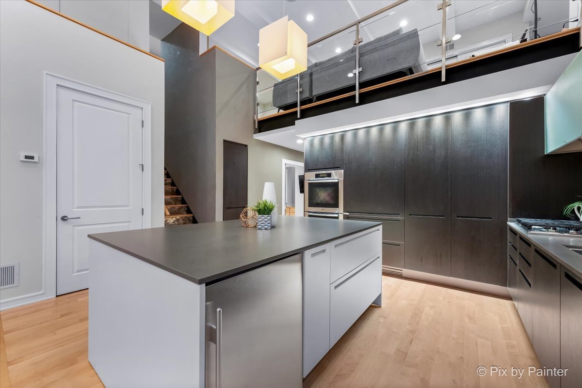 319 W Erie Street Unit: 3W