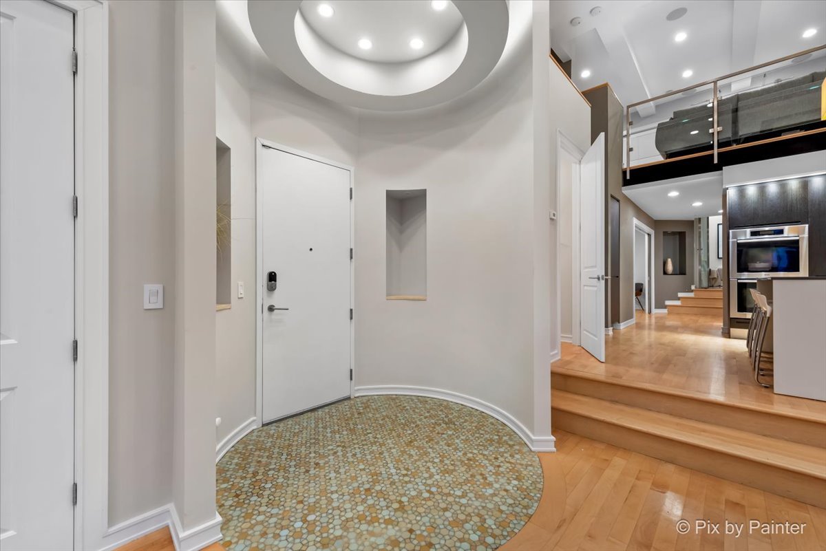 319 W Erie Street Unit: 3W