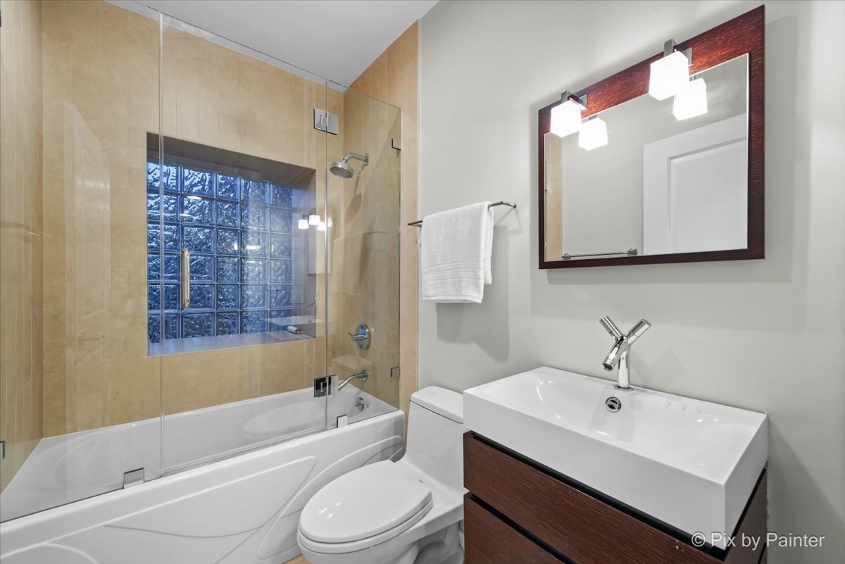 319 W Erie Street Unit: 3W