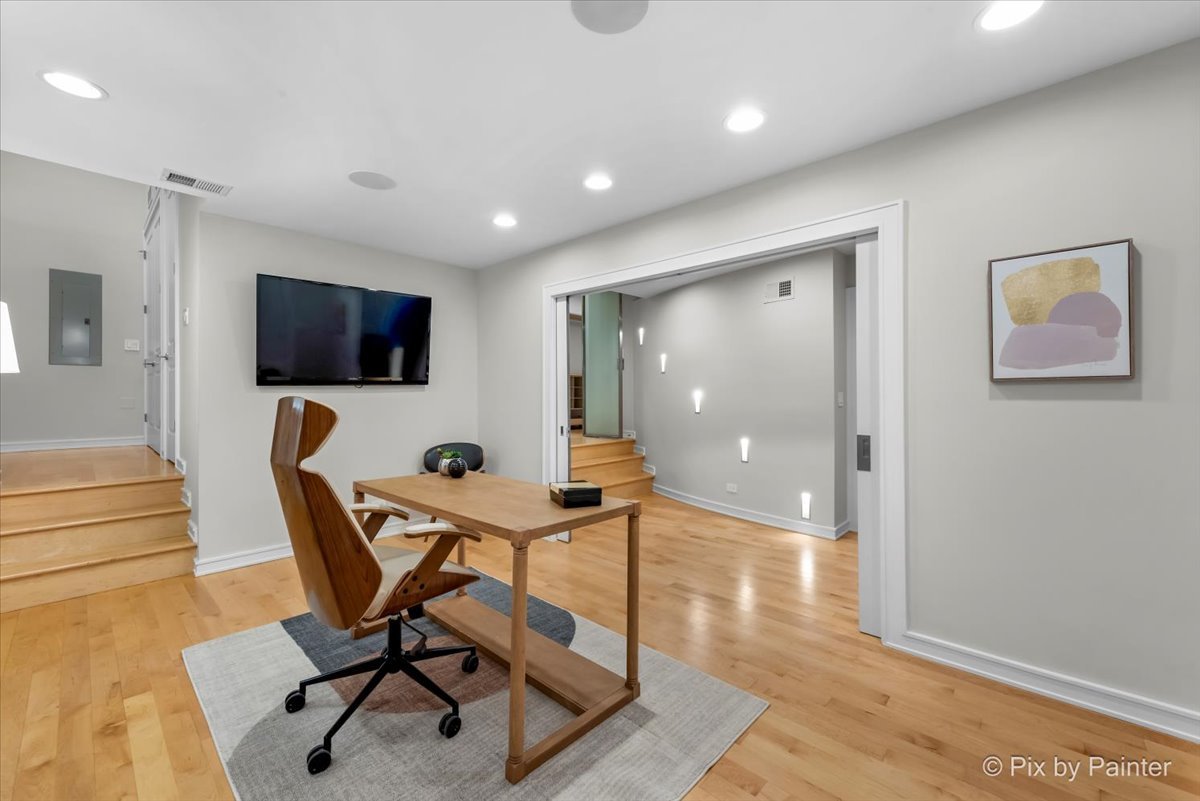 319 W Erie Street Unit: 3W