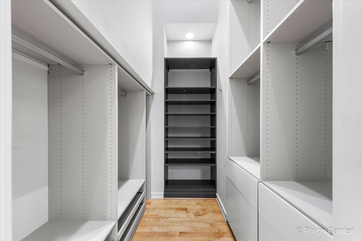 319 W Erie Street Unit: 3W