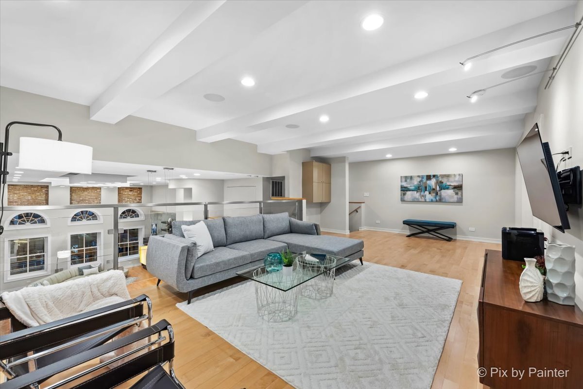 319 W Erie Street Unit: 3W