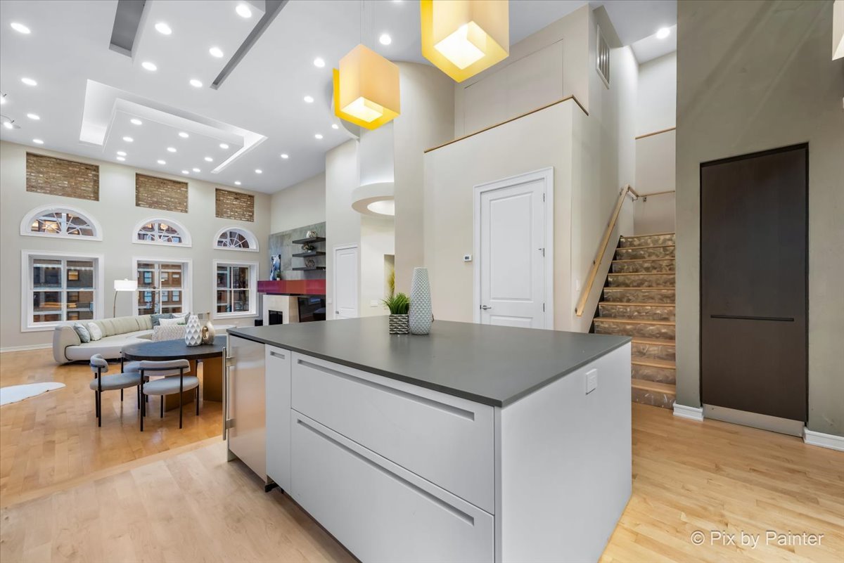 319 W Erie Street Unit: 3W