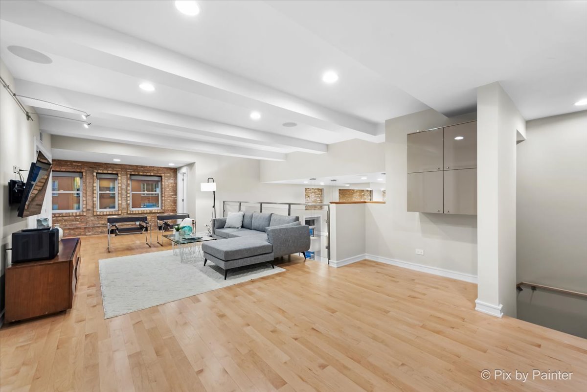 319 W Erie Street Unit: 3W