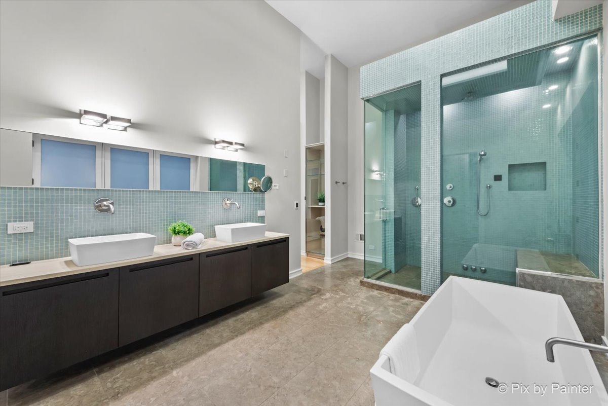 319 W Erie Street Unit: 3W