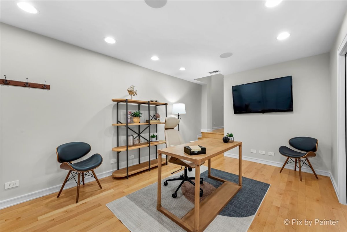 319 W Erie Street Unit: 3W