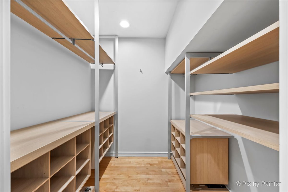 319 W Erie Street Unit: 3W