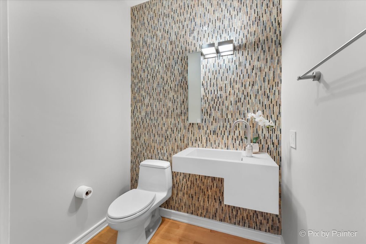 319 W Erie Street Unit: 3W