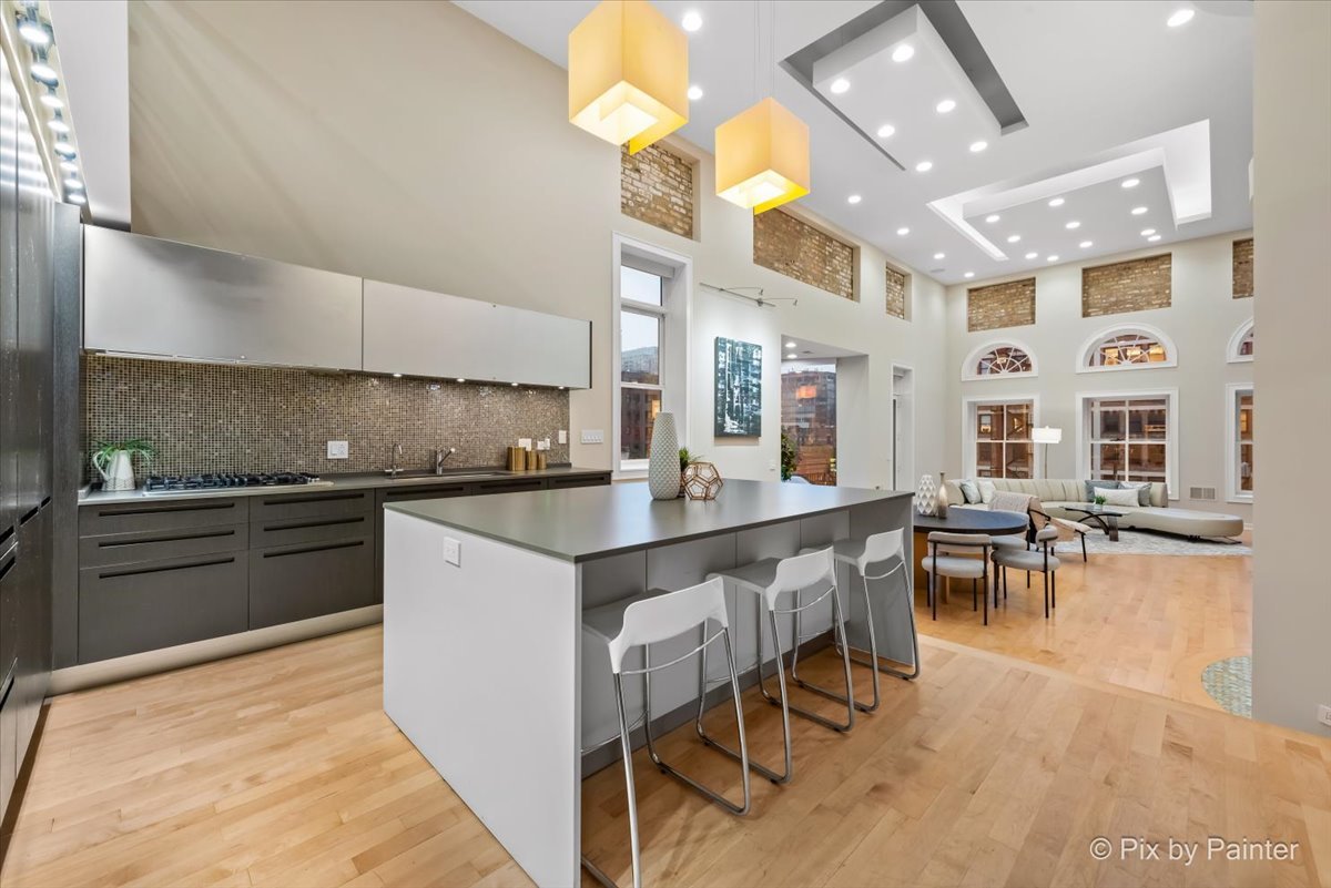 319 W Erie Street Unit: 3W