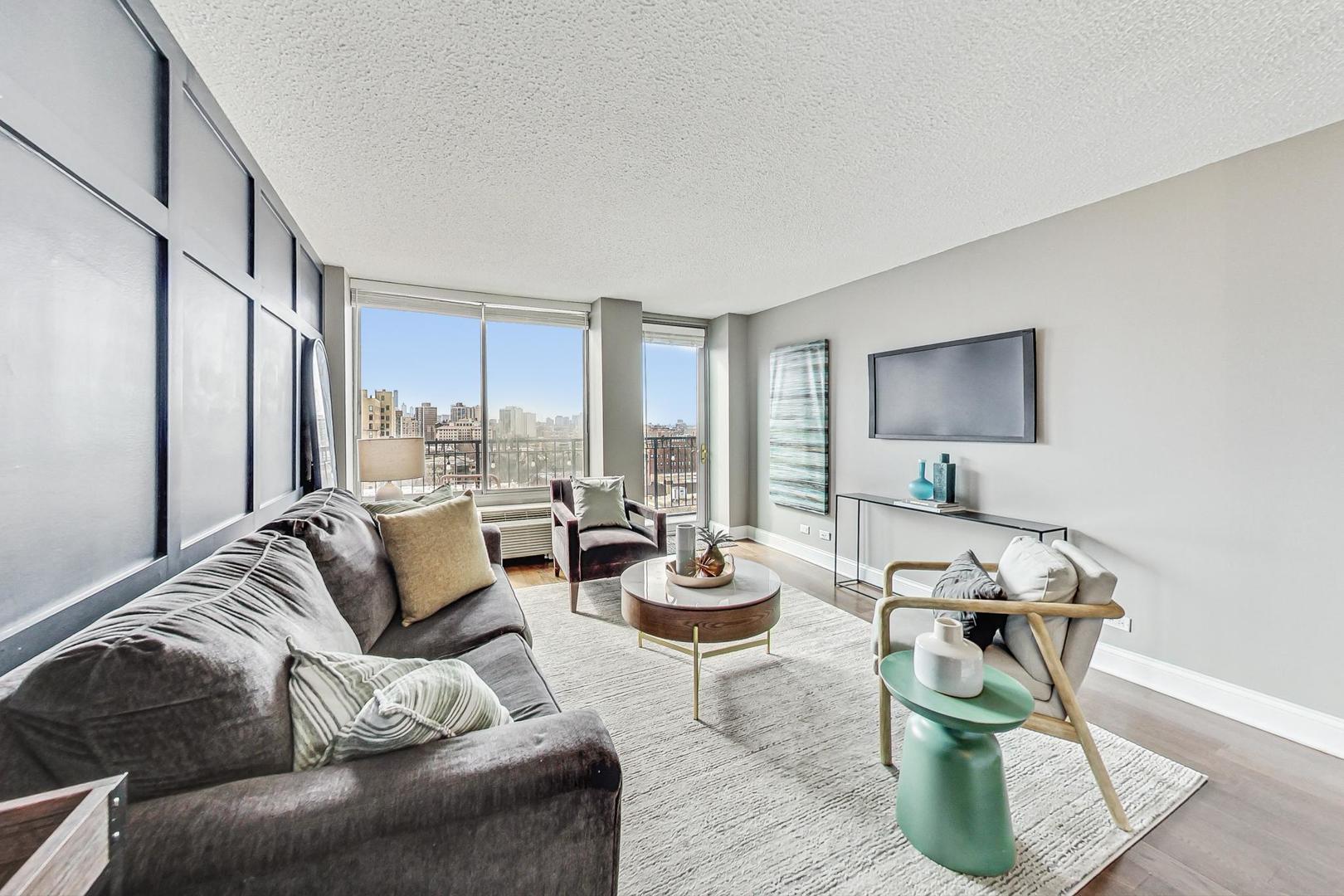 450 W BRIAR Place Unit: 13D