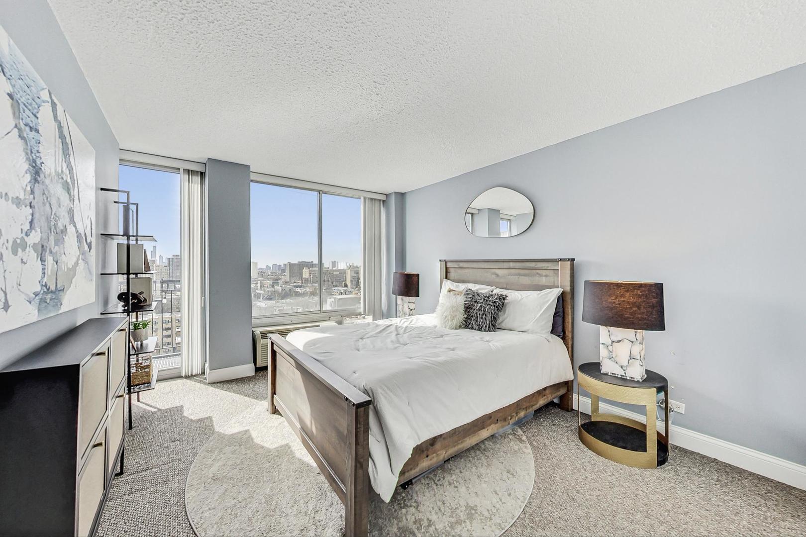 450 W BRIAR Place Unit: 13D