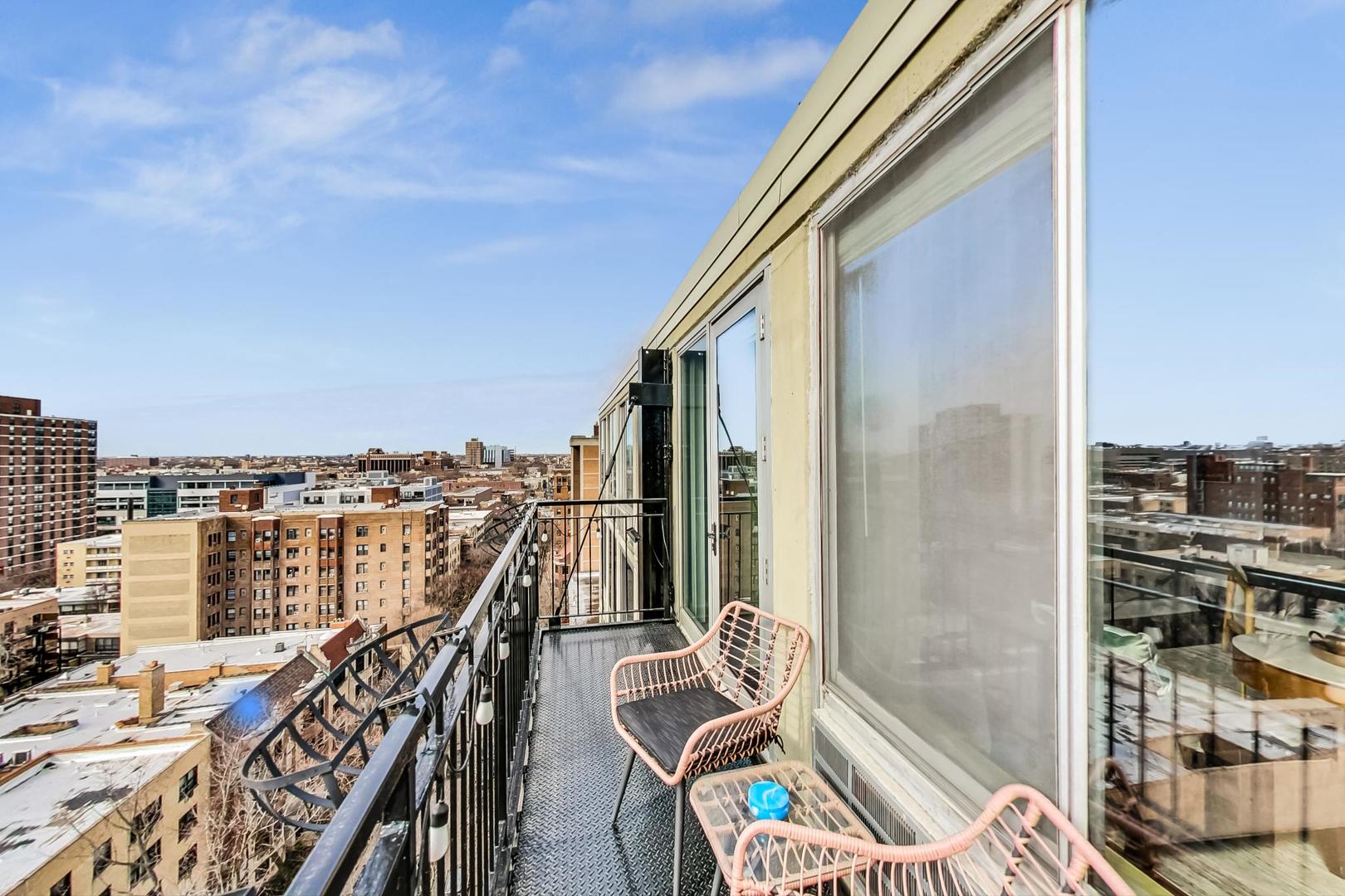 450 W BRIAR Place Unit: 13D