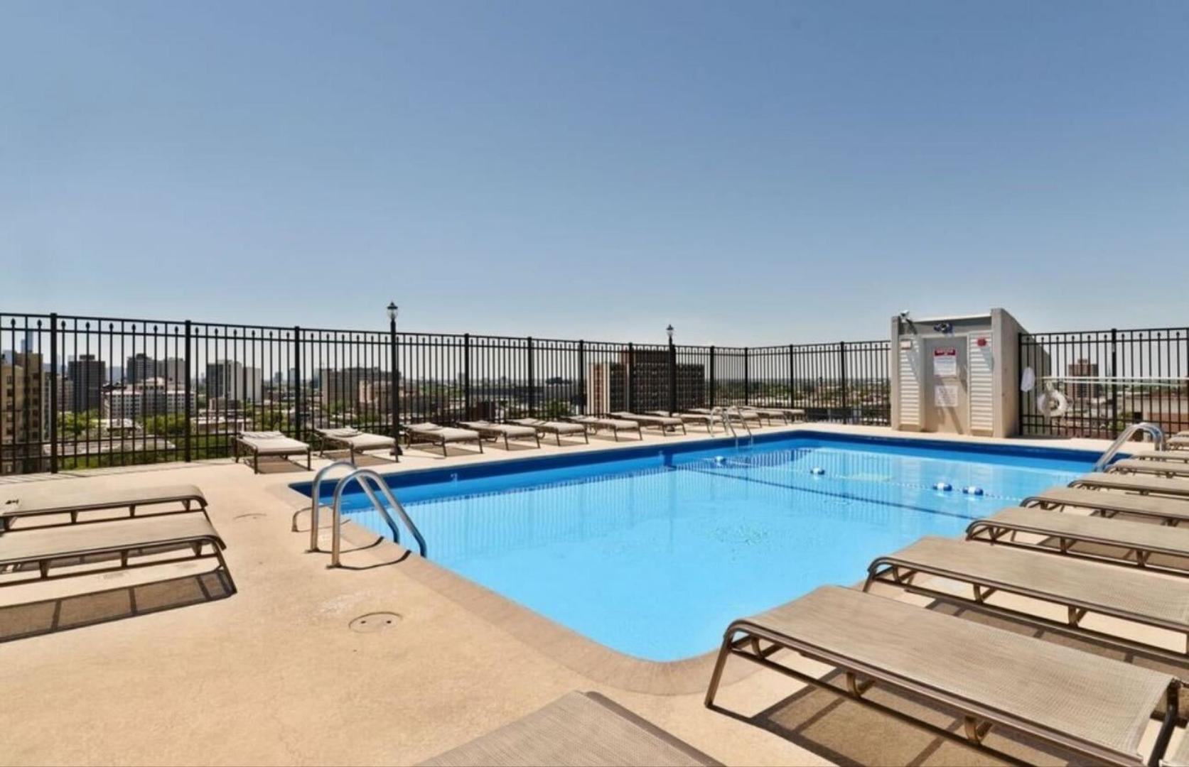 450 W BRIAR Place Unit: 13D