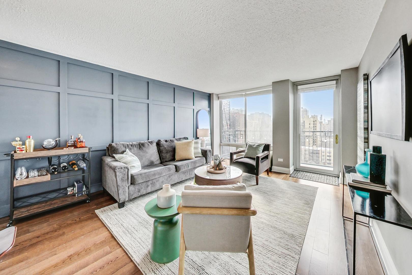 450 W BRIAR Place Unit: 13D