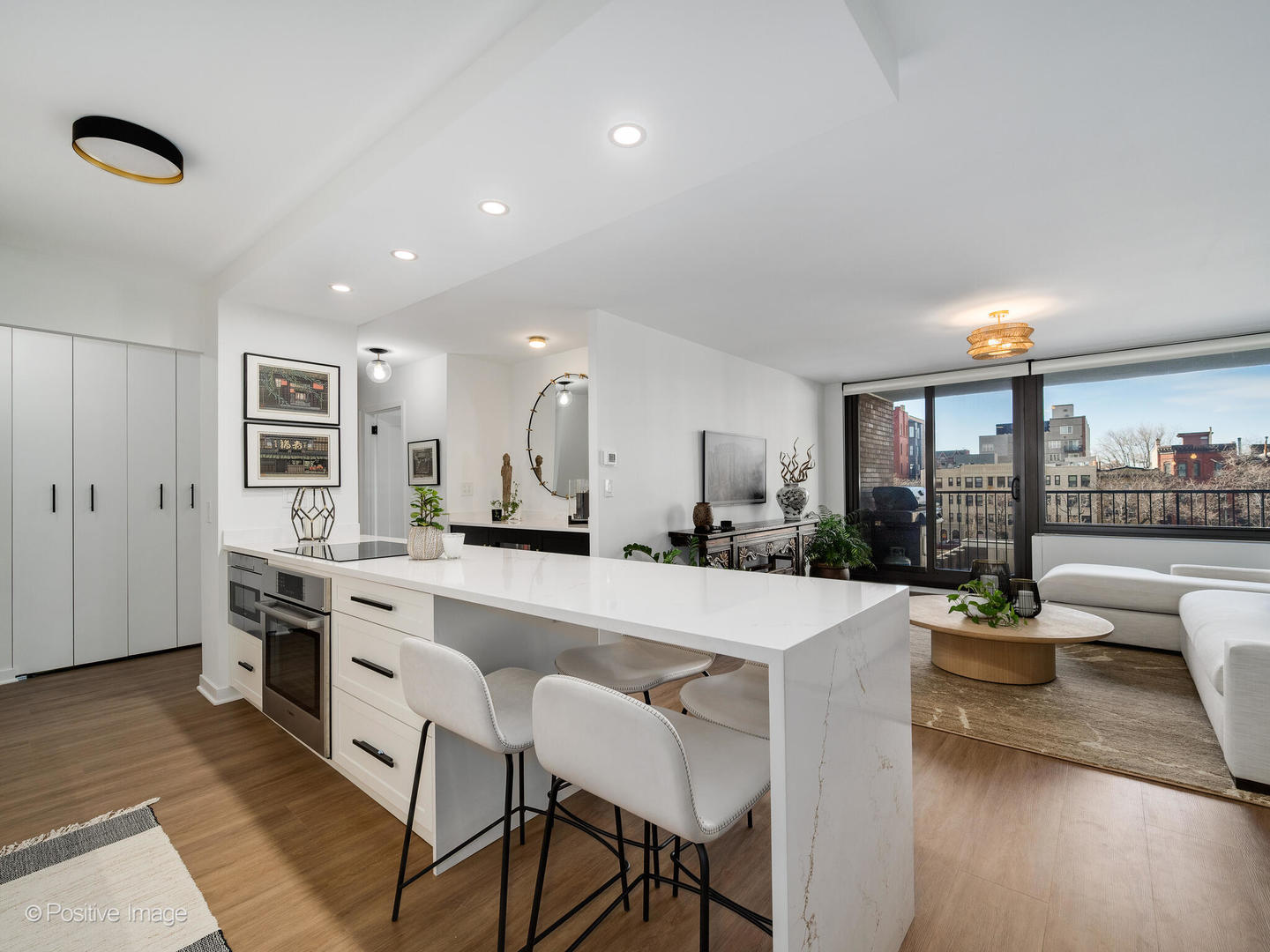 1555 N Sandburg Terrace Unit: 405K