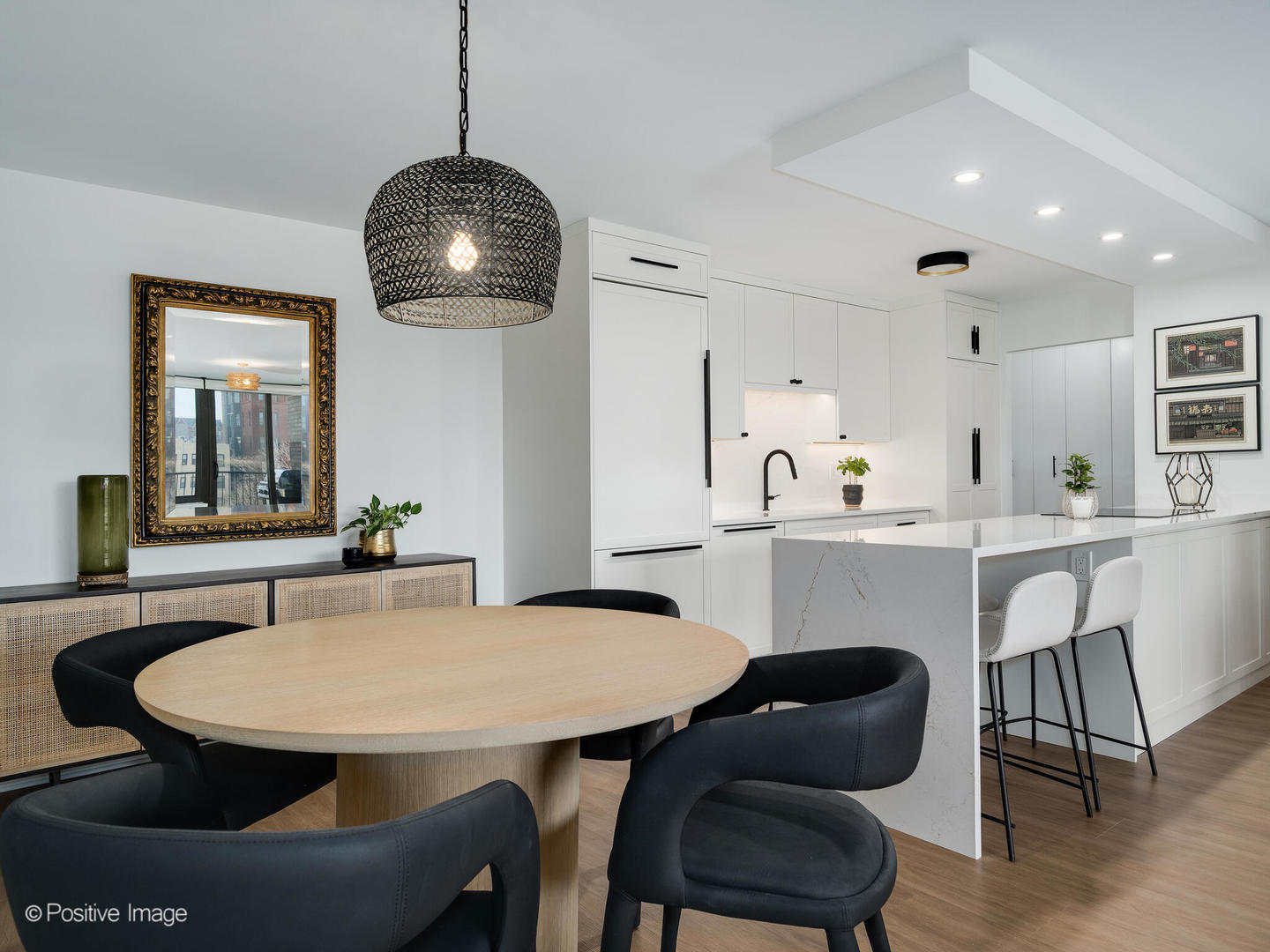 1555 N Sandburg Terrace Unit: 405K