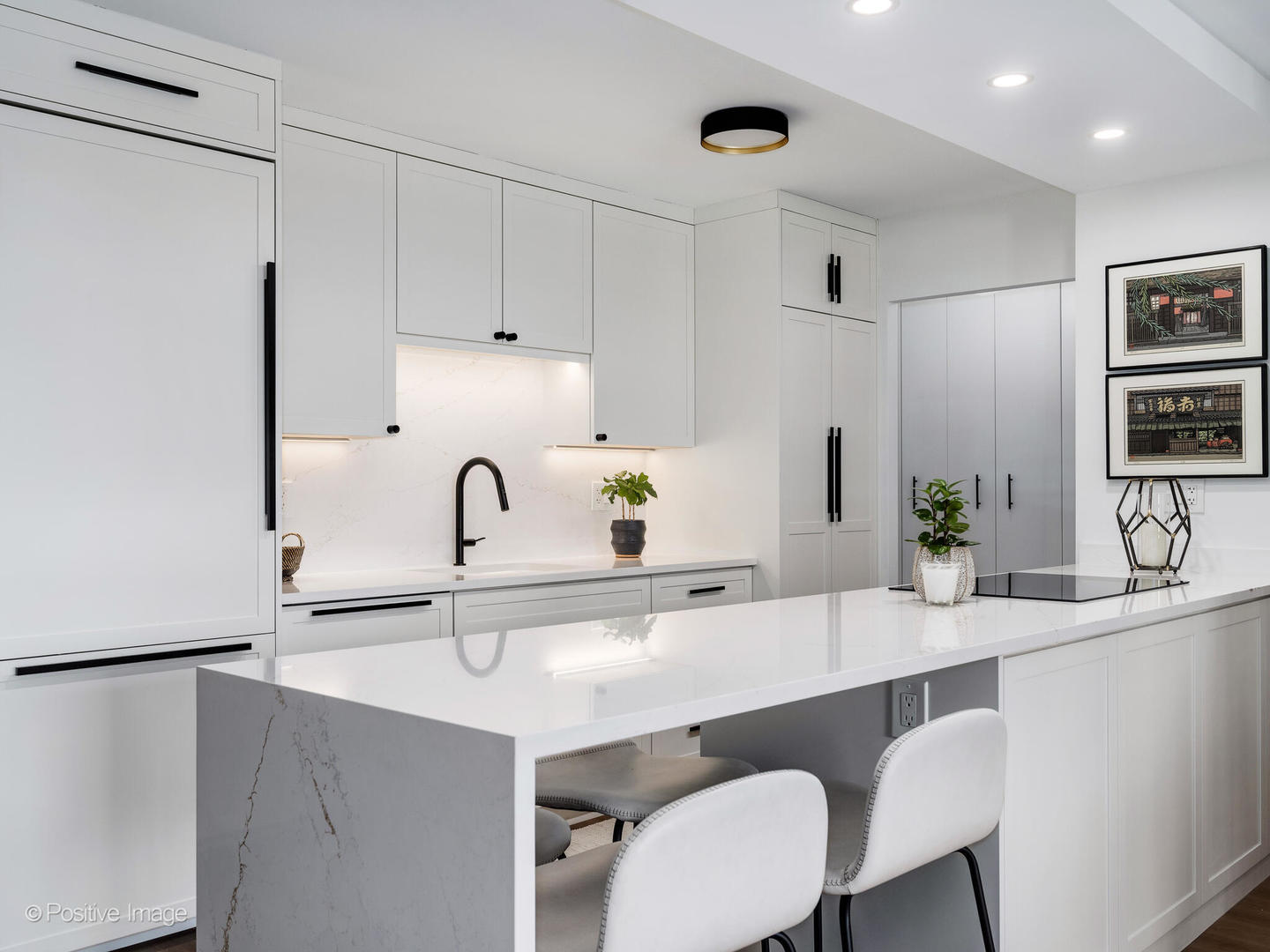 1555 N Sandburg Terrace Unit: 405K