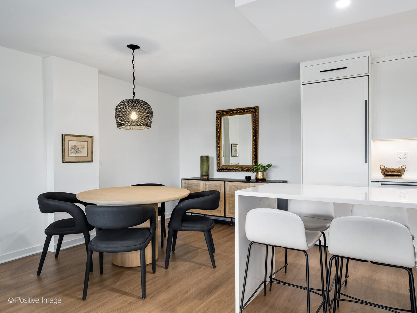 1555 N Sandburg Terrace Unit: 405K