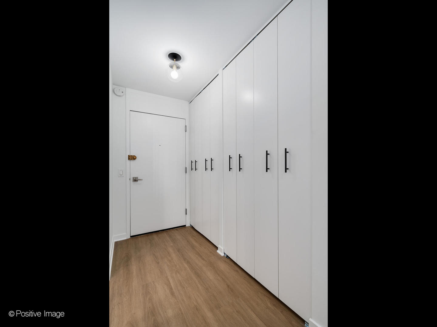 1555 N Sandburg Terrace Unit: 405K
