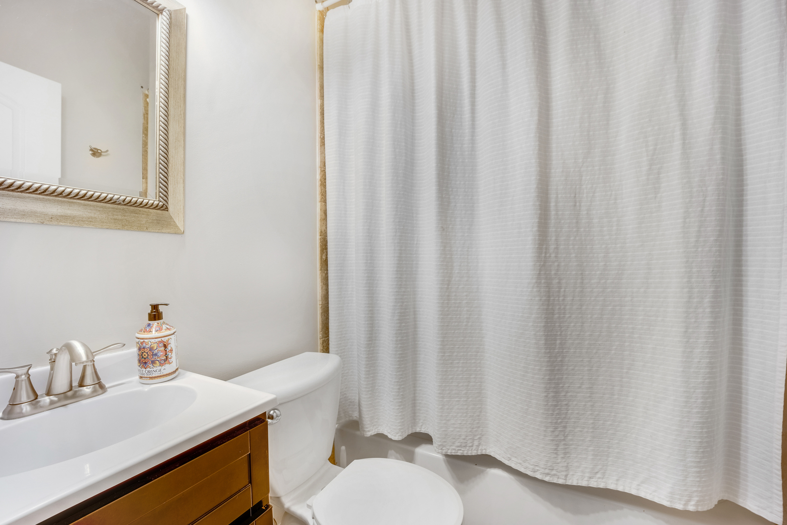 1111 N Mozart Street Unit: 1