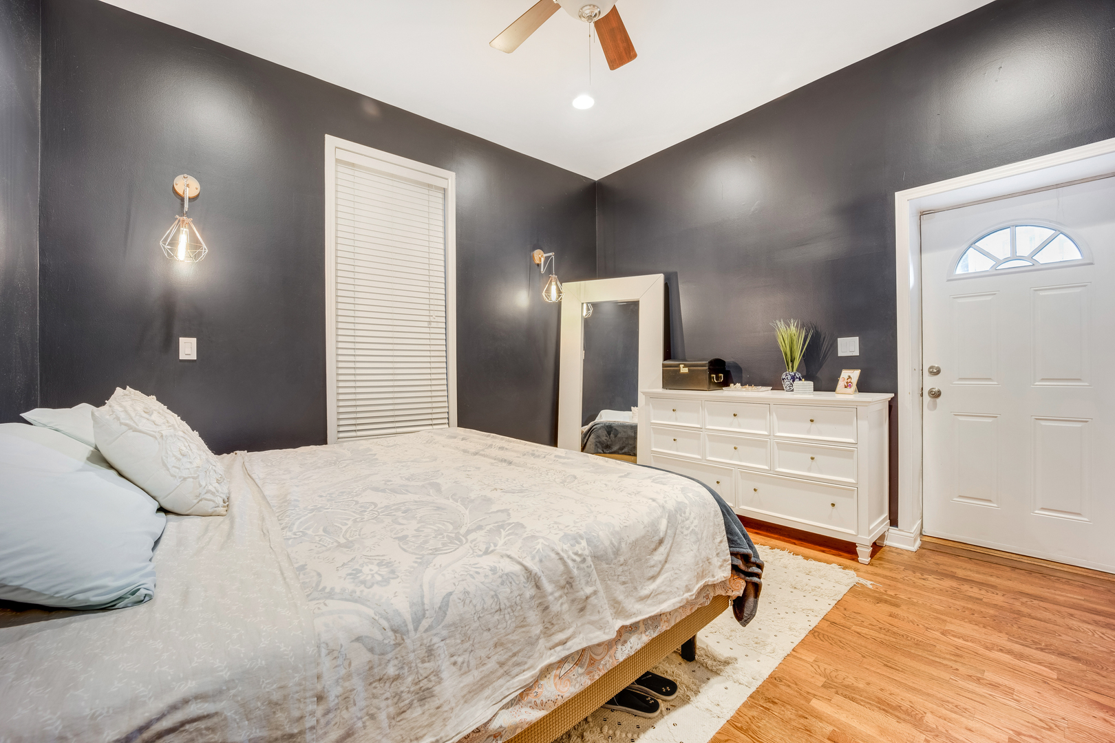 1111 N Mozart Street Unit: 1