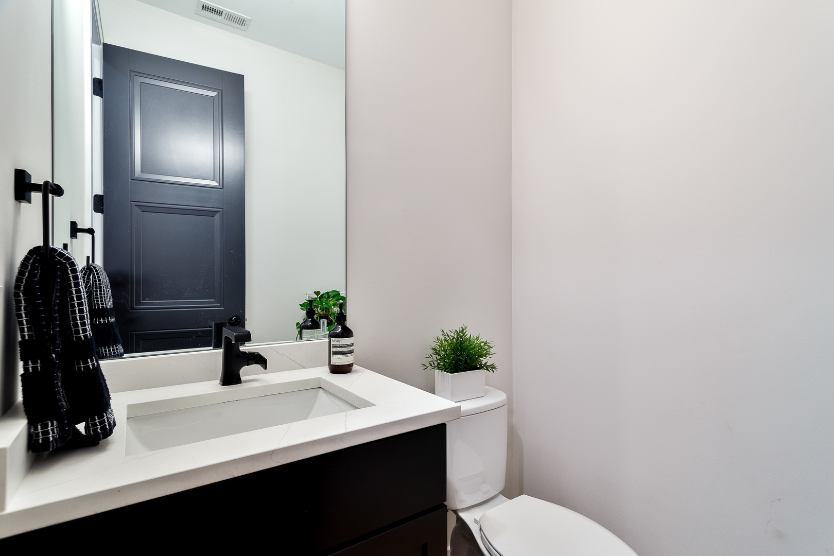 519 N Claremont Avenue Unit: 302