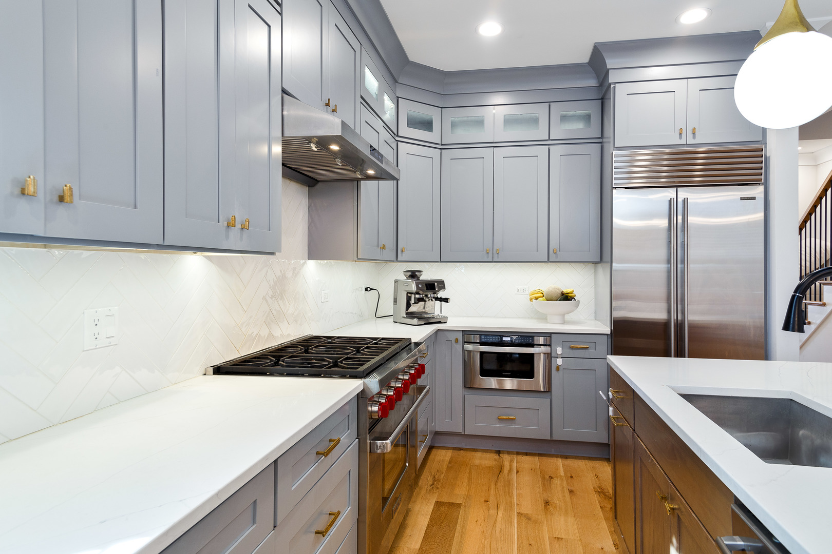 519 N Claremont Avenue Unit: 302