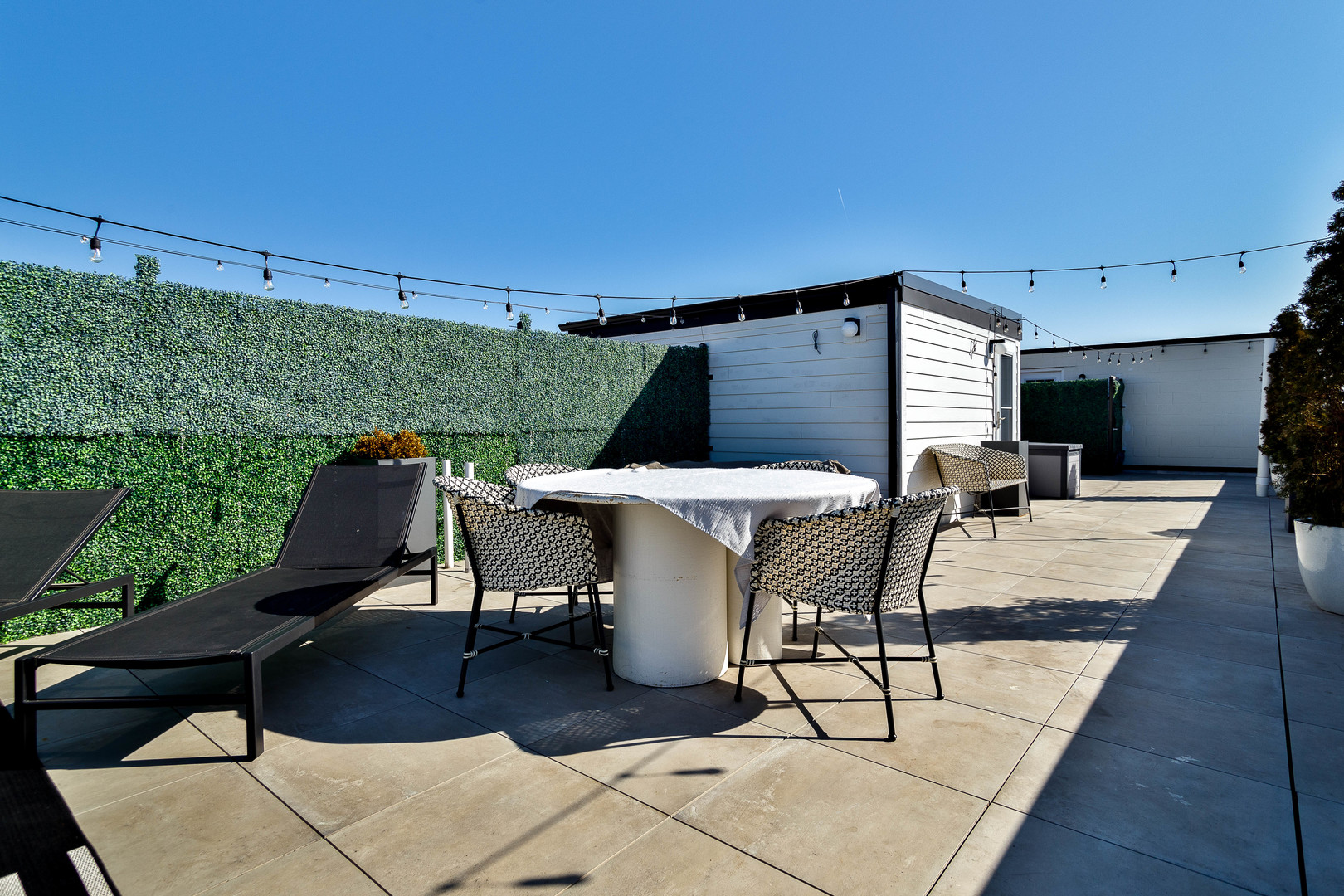 519 N Claremont Avenue Unit: 302