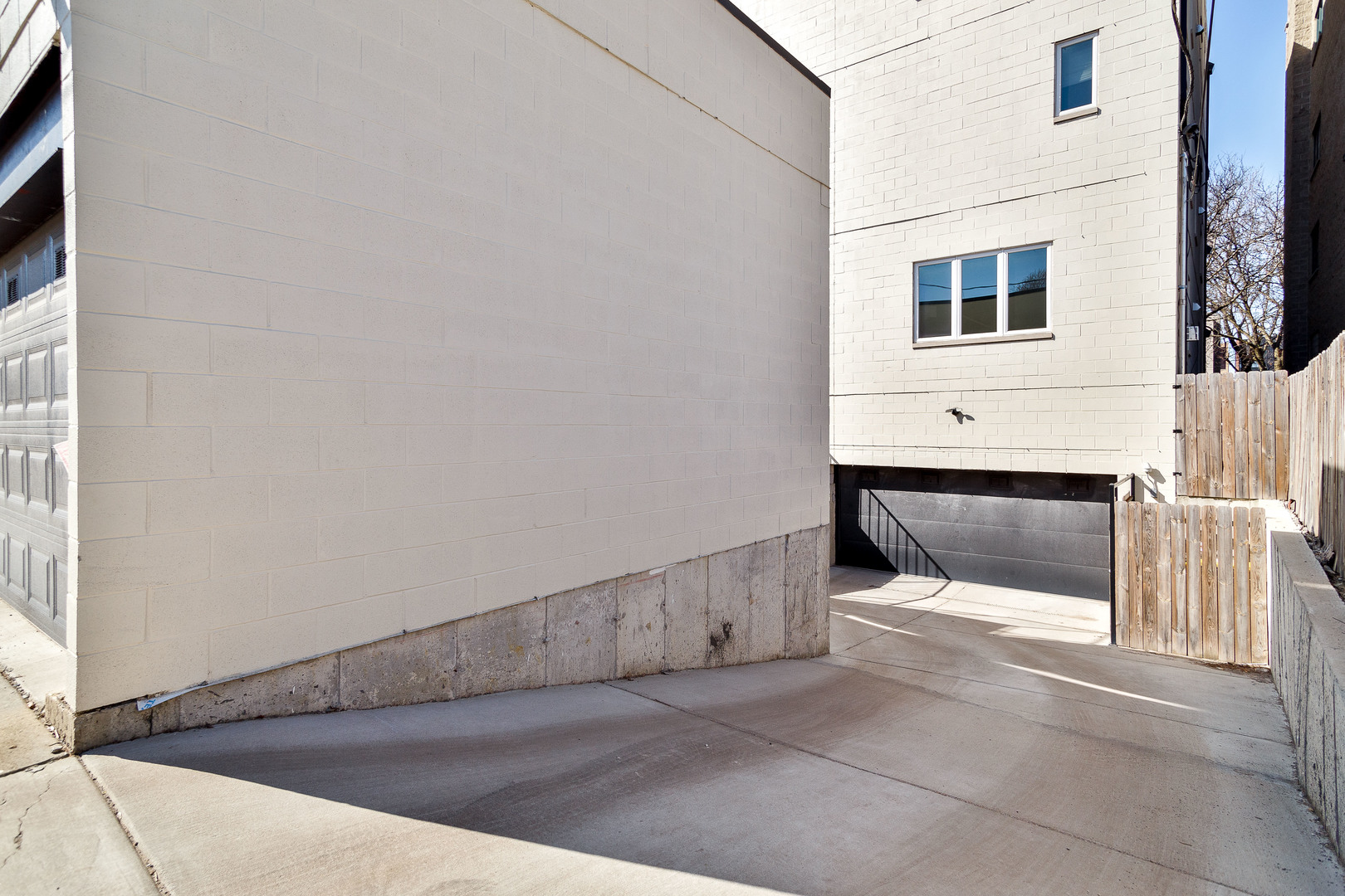 519 N Claremont Avenue Unit: 302