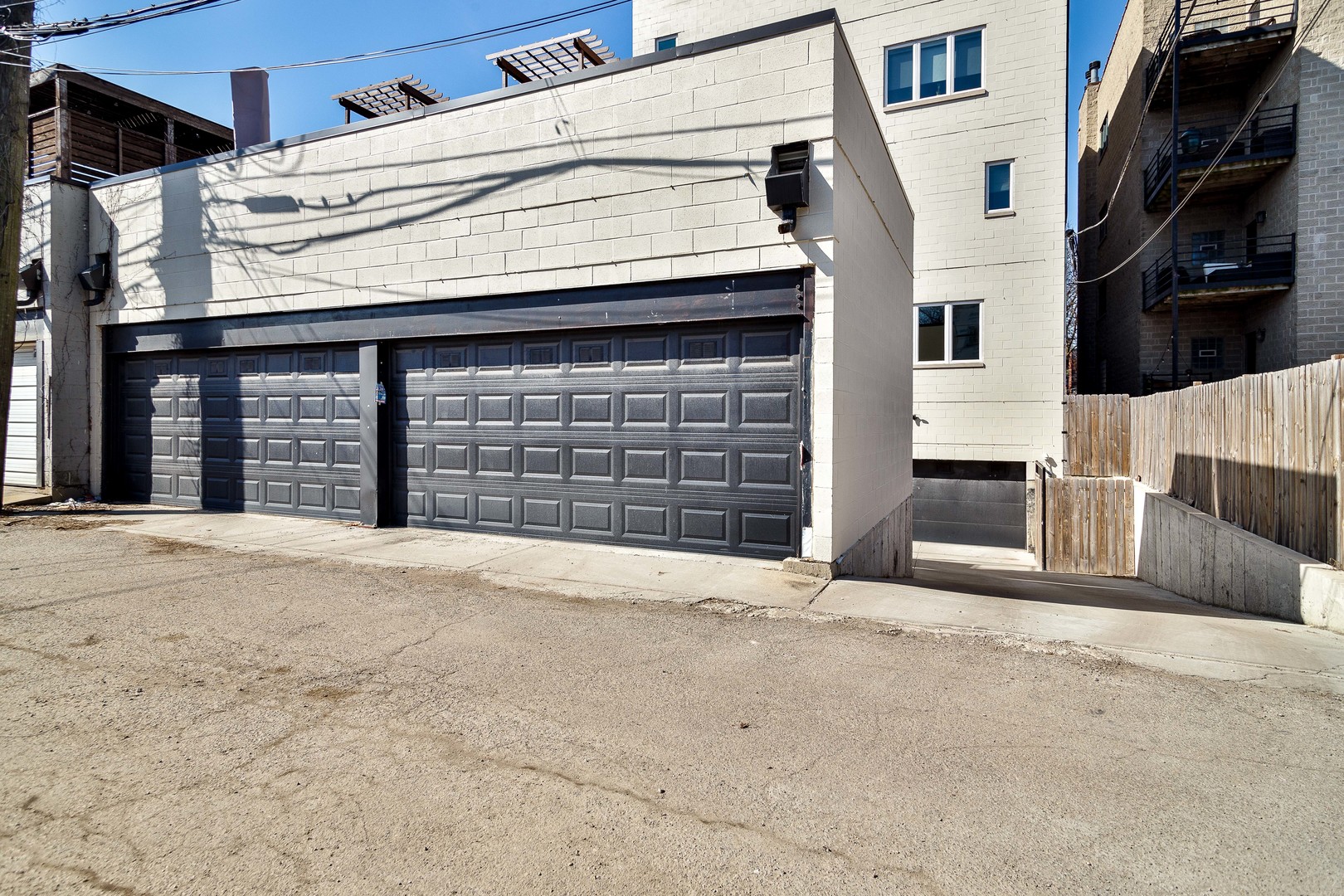 519 N Claremont Avenue Unit: 302