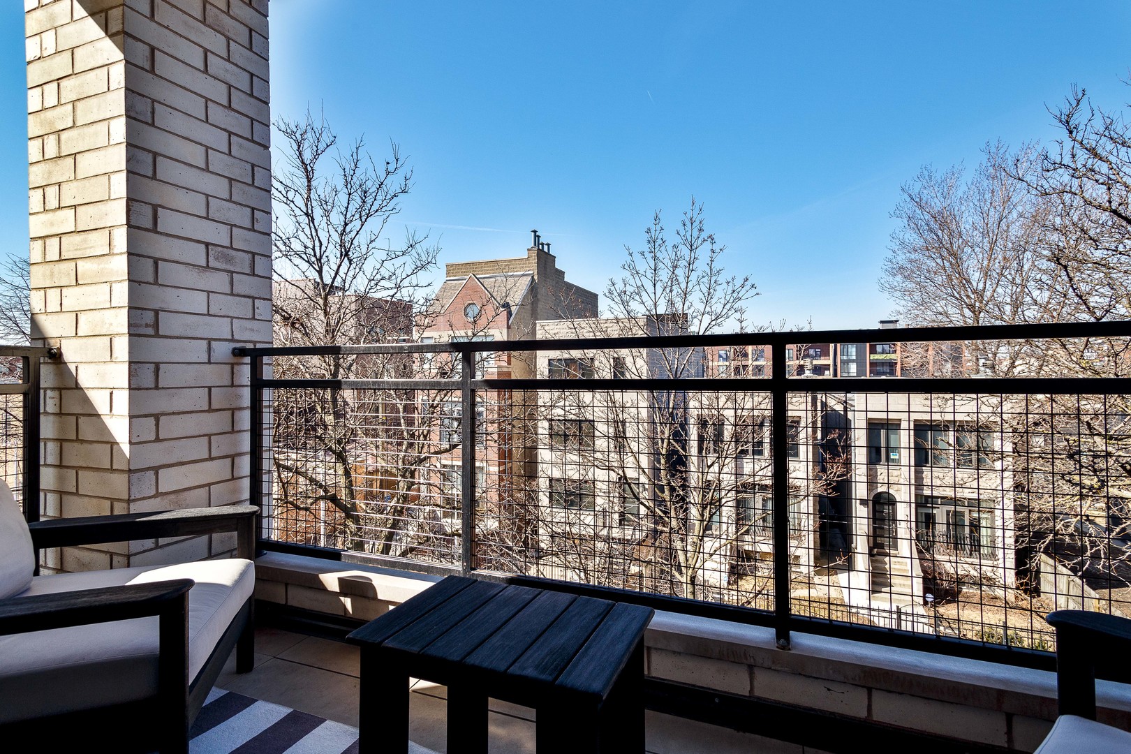 519 N Claremont Avenue Unit: 302