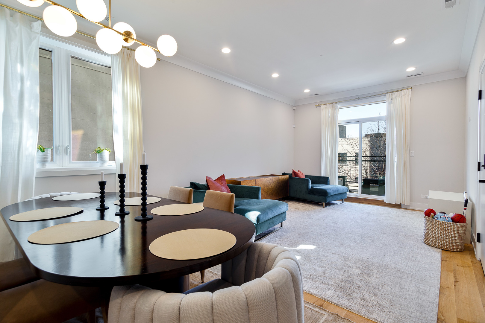 519 N Claremont Avenue Unit: 302