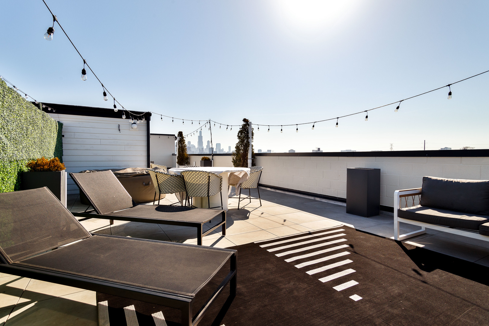 519 N Claremont Avenue Unit: 302