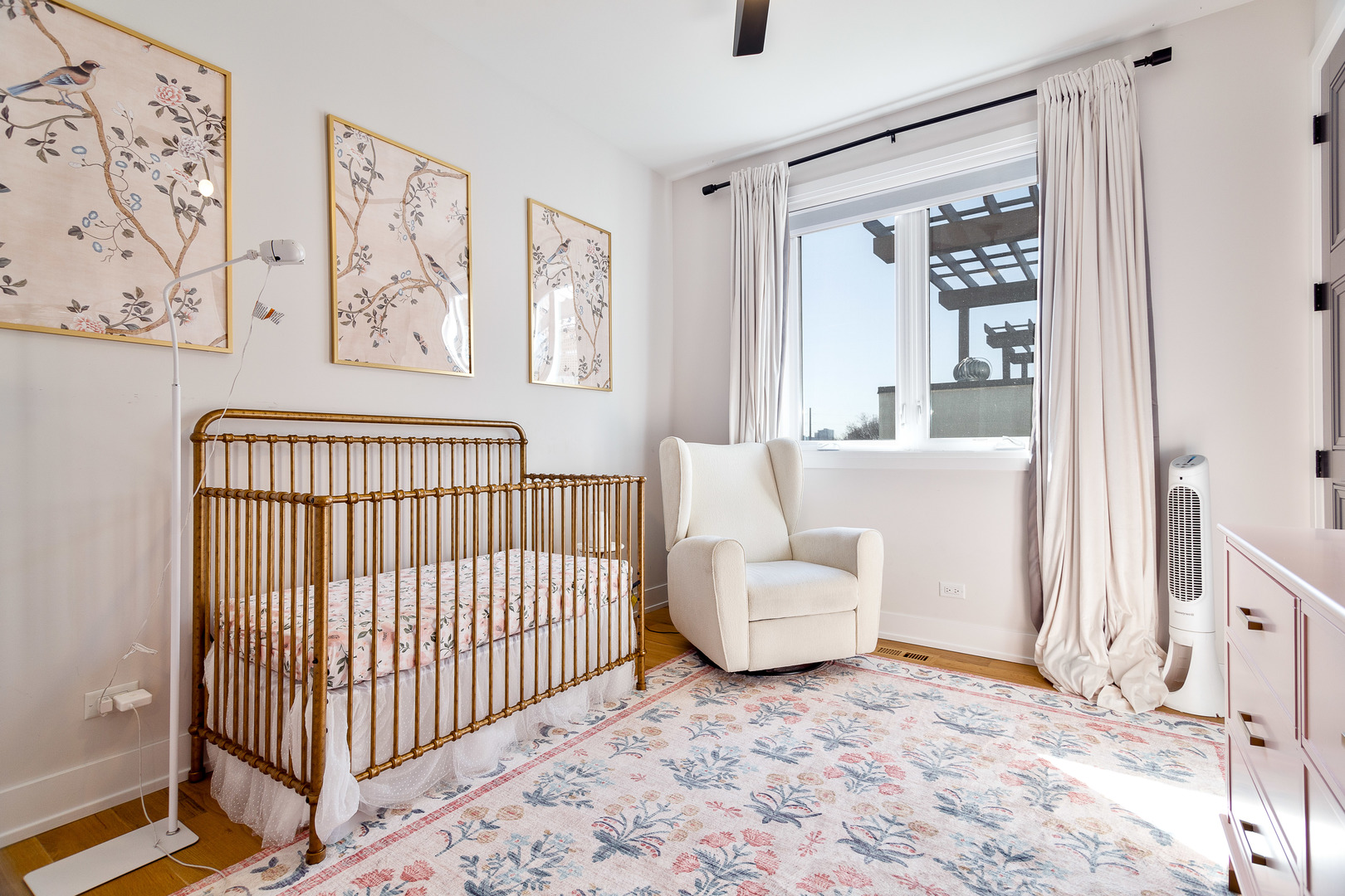 519 N Claremont Avenue Unit: 302