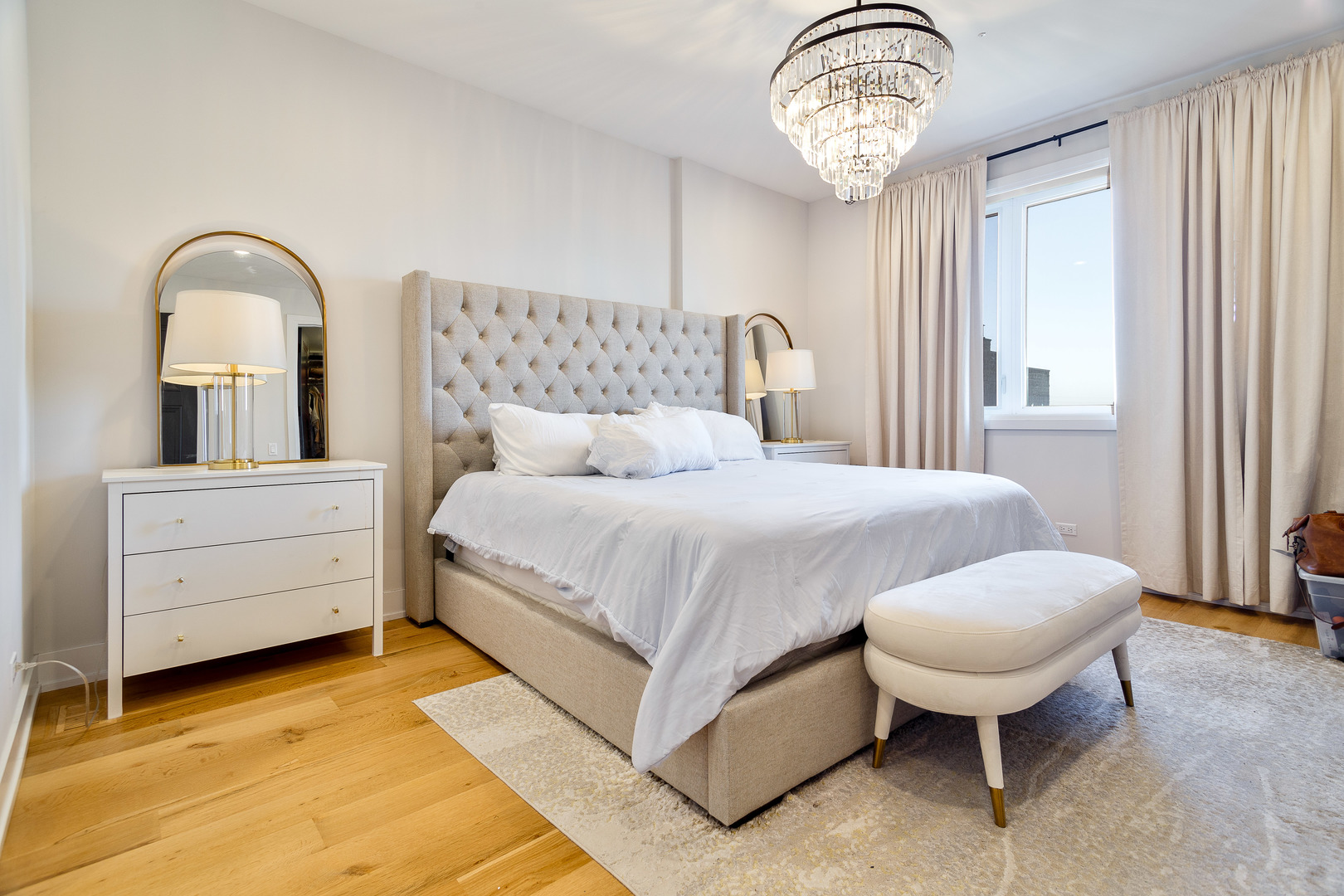 519 N Claremont Avenue Unit: 302