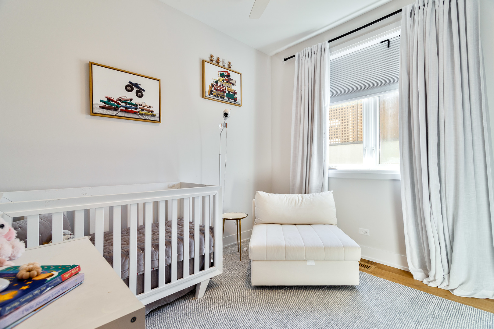 519 N Claremont Avenue Unit: 302