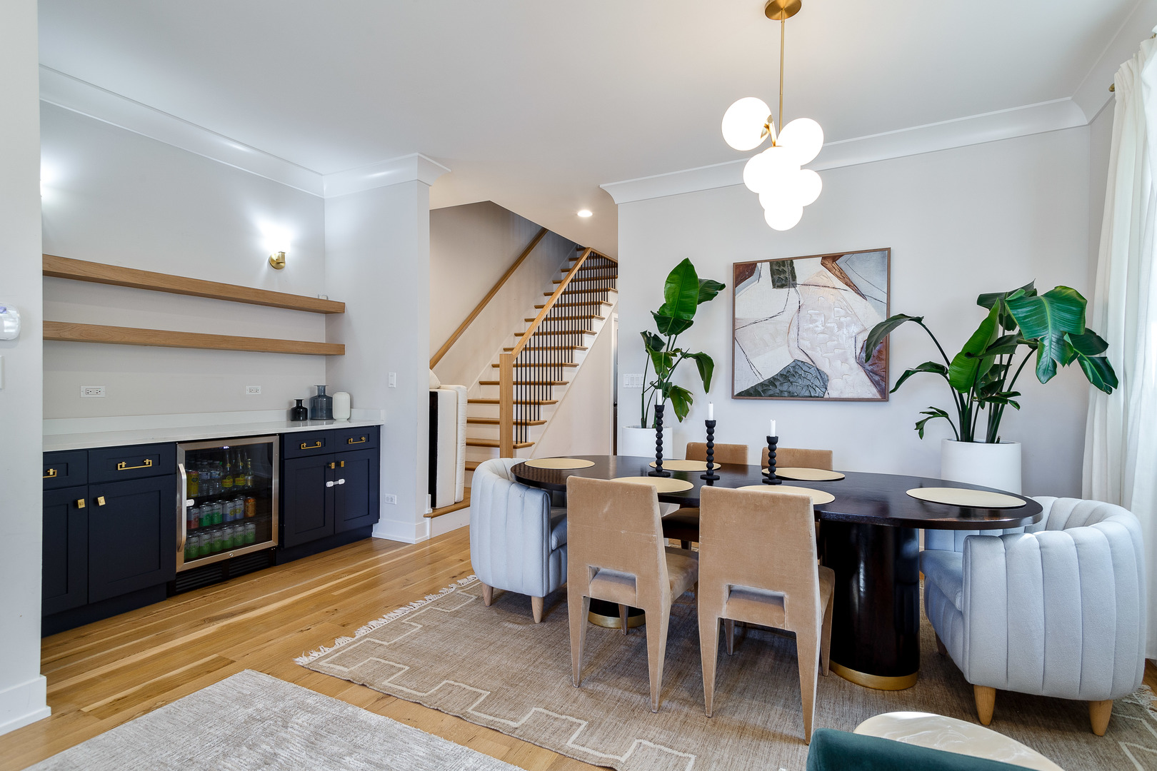 519 N Claremont Avenue Unit: 302