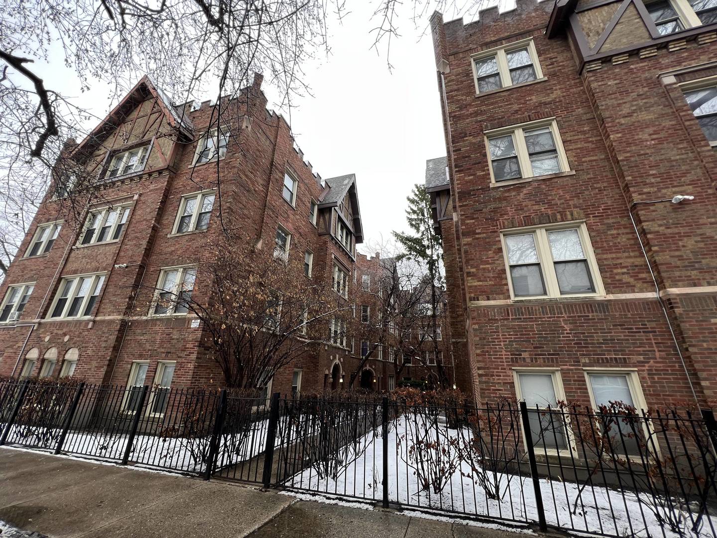 4957 N Whipple Street Unit: 3W