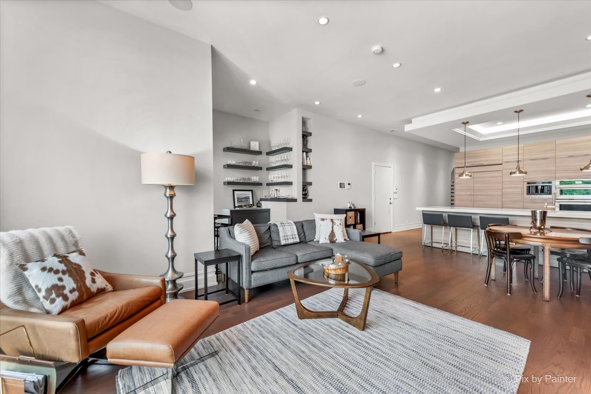 864 N Ashland Avenue Unit: 2