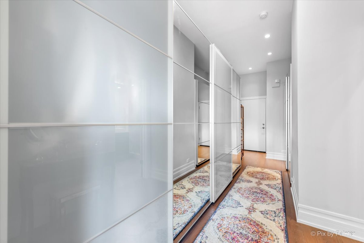 864 N Ashland Avenue Unit: 2