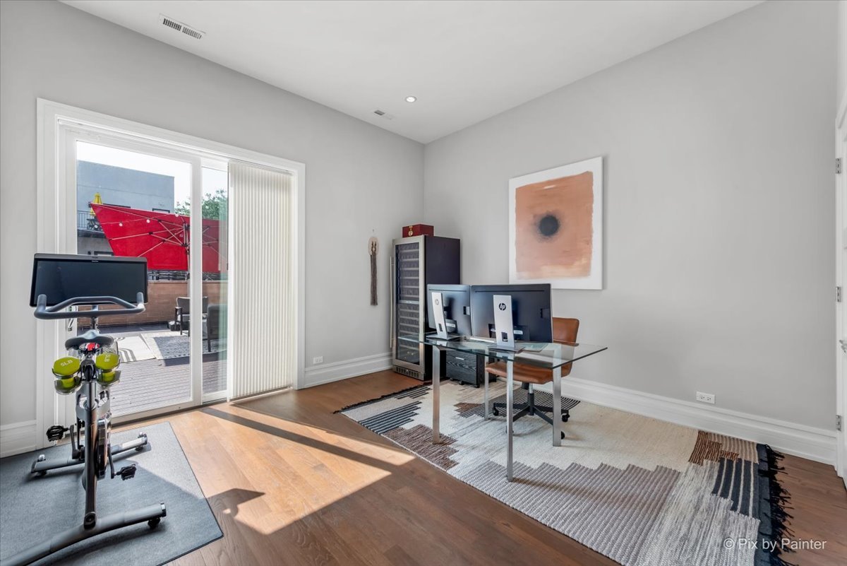 864 N Ashland Avenue Unit: 2