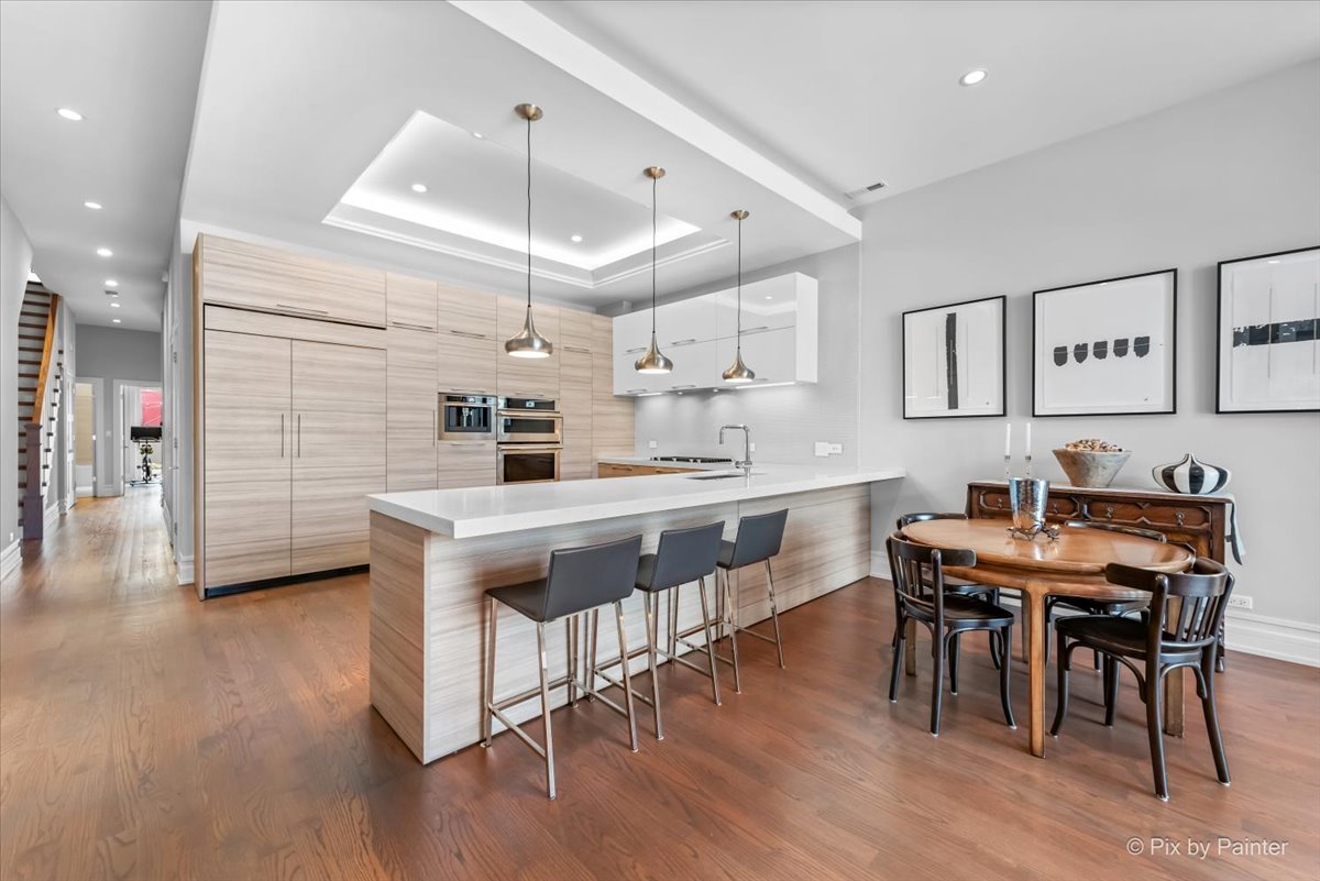 864 N Ashland Avenue Unit: 2