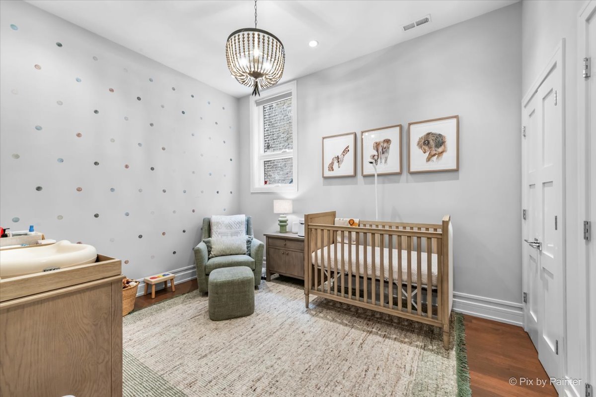 864 N Ashland Avenue Unit: 2