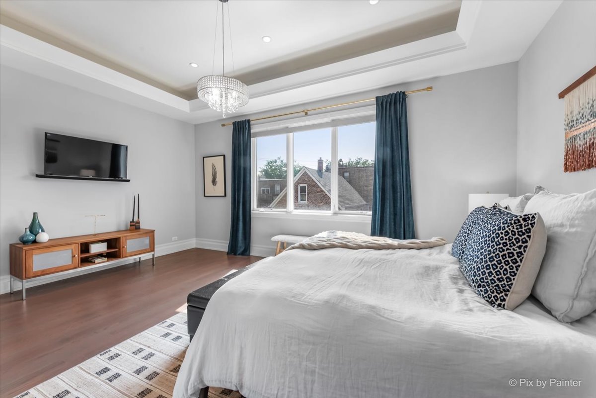 864 N Ashland Avenue Unit: 2