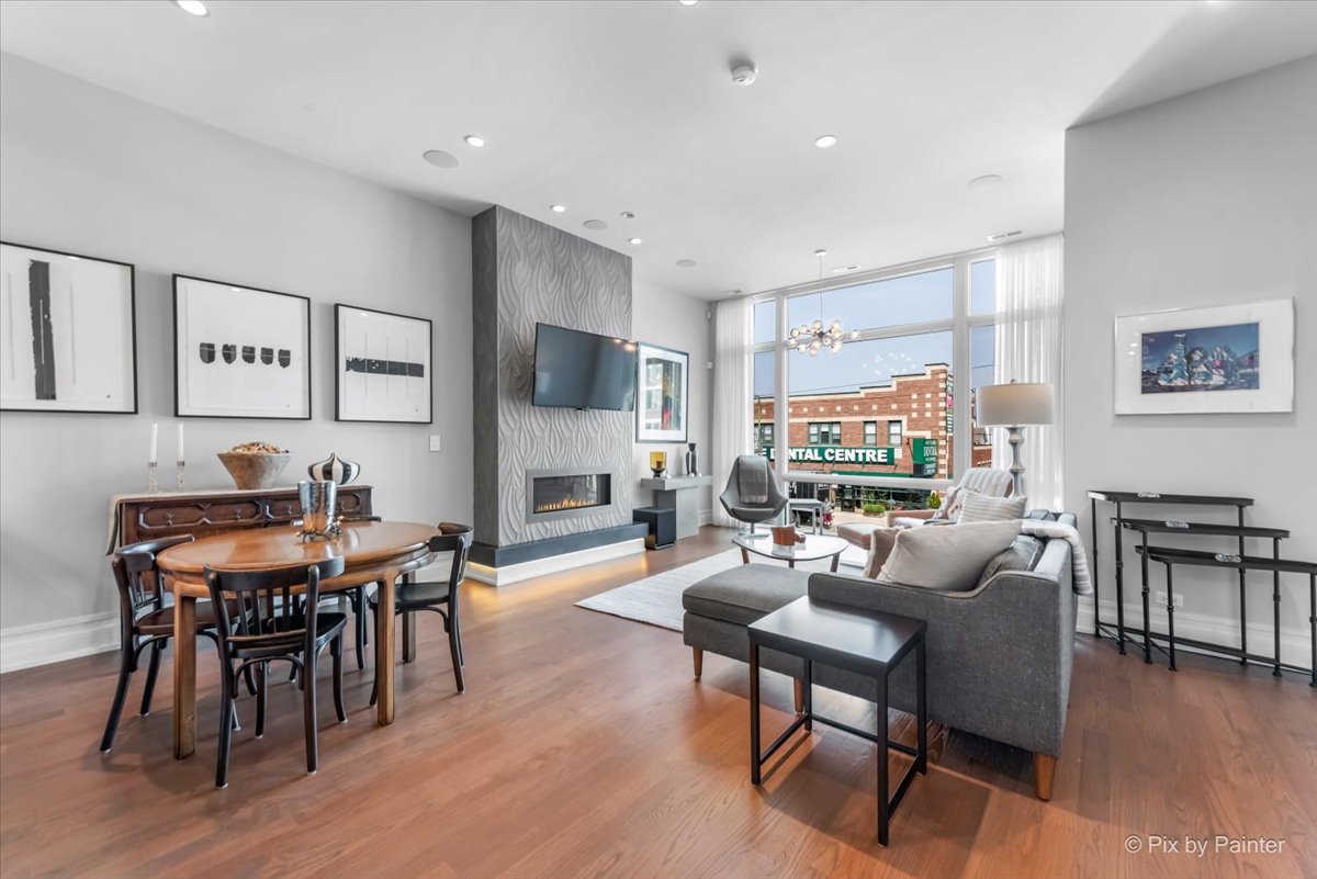 864 N Ashland Avenue Unit: 2