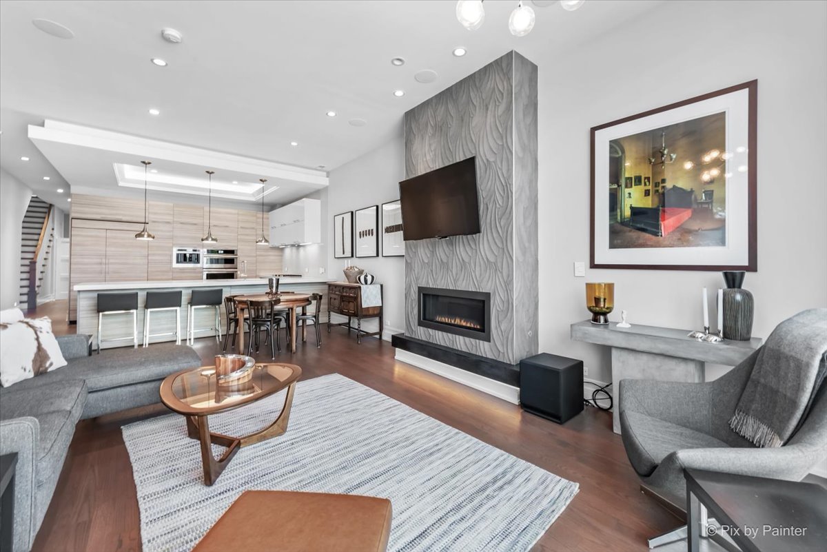 864 N Ashland Avenue Unit: 2